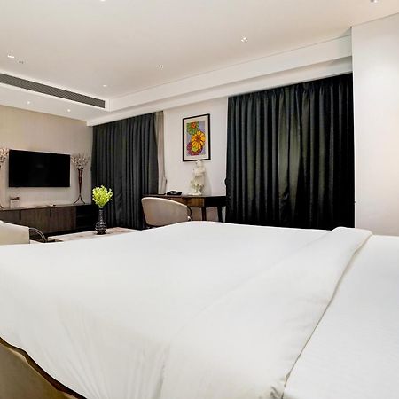 Palette Magarpatta City Formerly Emerald Guestimony Pune Exterior photo