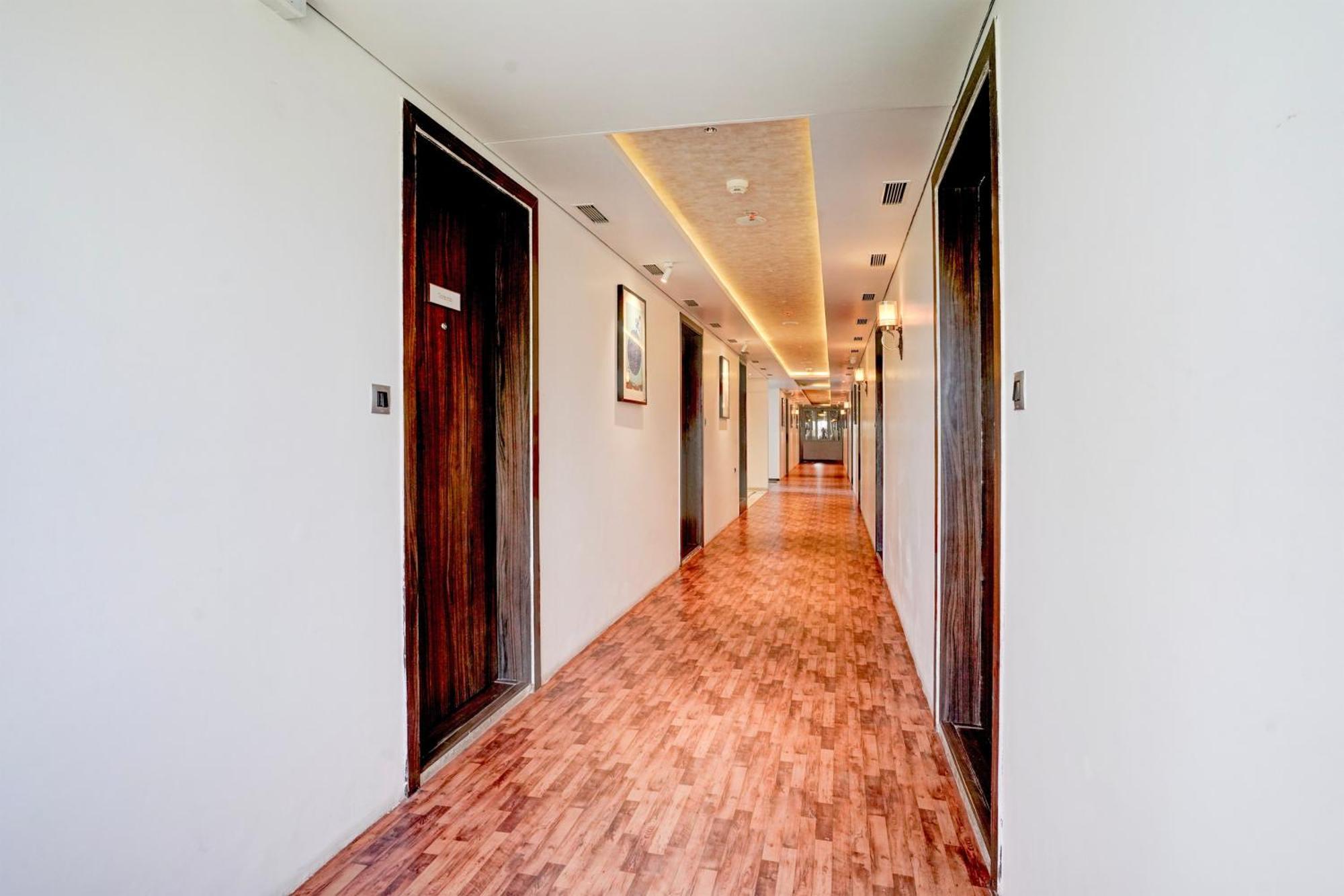 Palette Magarpatta City Formerly Emerald Guestimony Pune Exterior photo