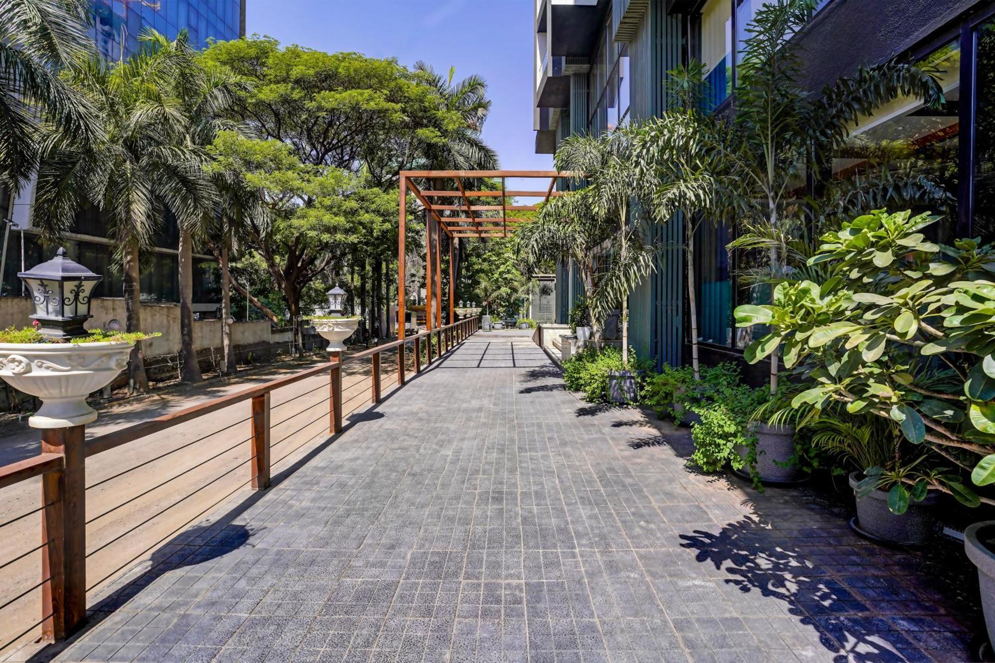 Palette Magarpatta City Formerly Emerald Guestimony Pune Exterior photo