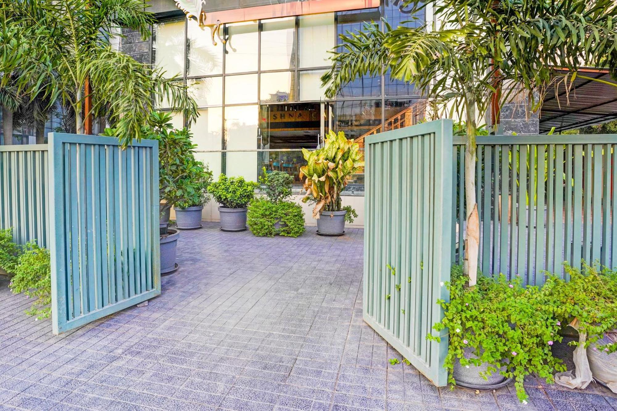 Palette Magarpatta City Formerly Emerald Guestimony Pune Exterior photo
